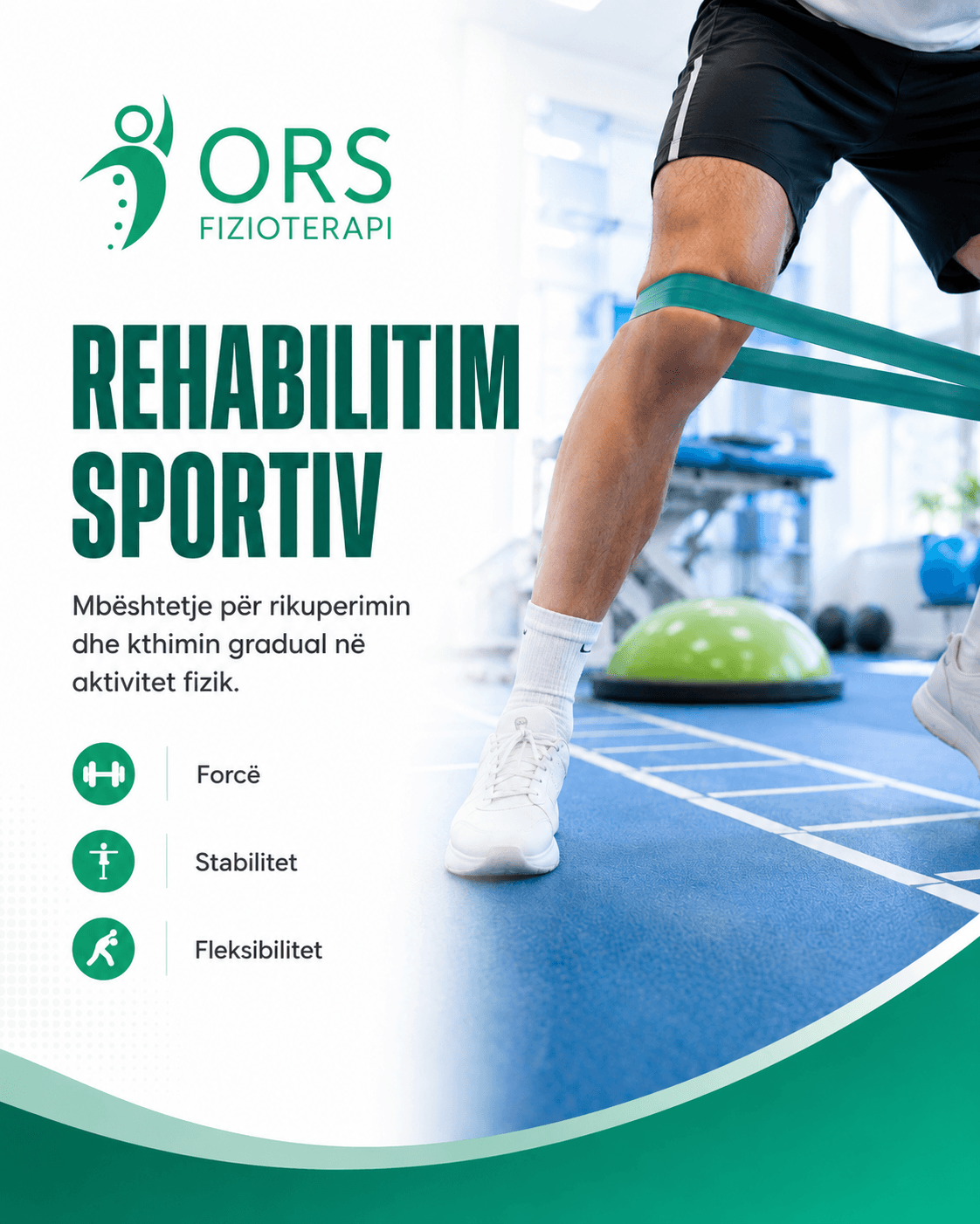 Person duke kryer ushtrime rehabilitimi sportiv me rrip elastik në palestër.